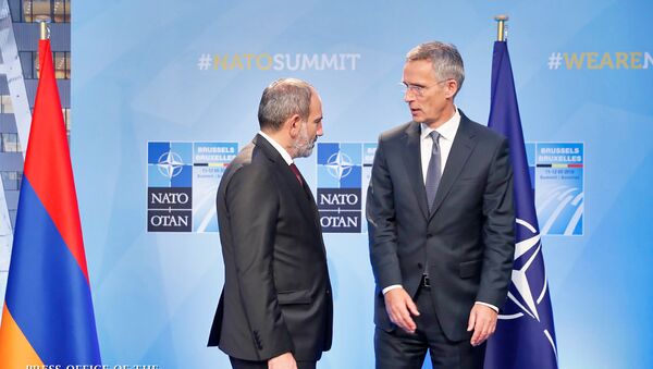 Встреча премьер-министра Армении Никола Пашиняна и Генерального секретаря НАТО Йенса Столтенберга (12 июля 2018). Брюссель - Sputnik Армения
