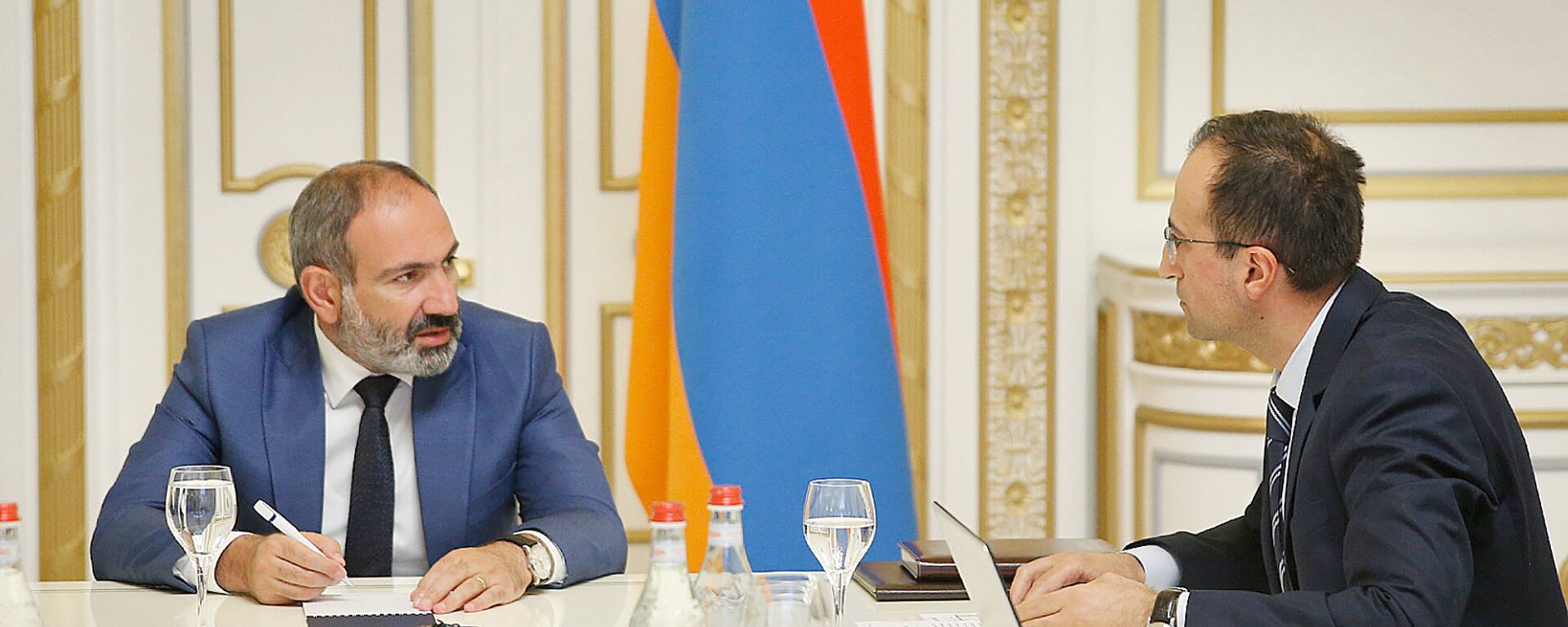 Премьер-министр Армении Никол Пашинян и министр здравоохранения Арсен Торосян на совещании по теме улучшения сферы здравоохранения (16 июля 2018). Еревaн - Sputnik Արմենիա, 1920, 21.06.2021