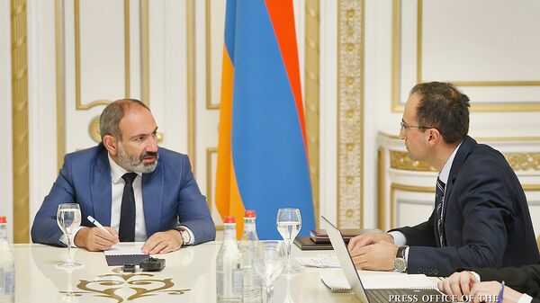 Премьер-министр Армении Никол Пашинян и министр здравоохранения Арсен Торосян на совещании по теме улучшения сферы здравоохранения (16 июля 2018). Еревaн - Sputnik Արմենիա