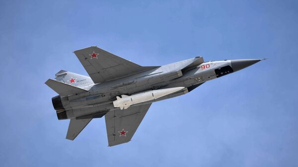 Многоцелевой истребитель МиГ-31 с гиперзвуковой ракетой Кинжал - Sputnik Армения