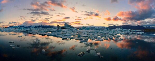 Работа фотографа Mateusz Piesiak Icebergs, занявшая первое место в номинации Панорама фотоконкурса 2018 iPhone Photography Awards Работа фотографа Mateusz Piesiak Icebergs, занявшая первое место в номинации Панорама фотоконкурса 2018 iPhone Photography Awards - Sputnik Армения