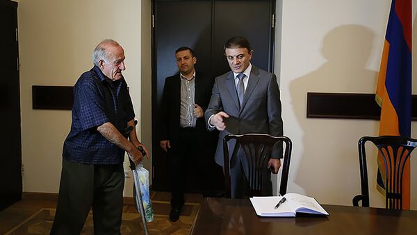 ՀՀ ոստիկանության պետ Վալերիյ Օսիպյանն ընդունել է քաղաքացիների - Sputnik Արմենիա