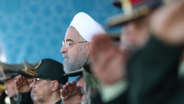 Президент Ирана Хасан Роухани на ежегодном военном параде (22 сентября 2017). Тегеран, Иран - Sputnik Армения