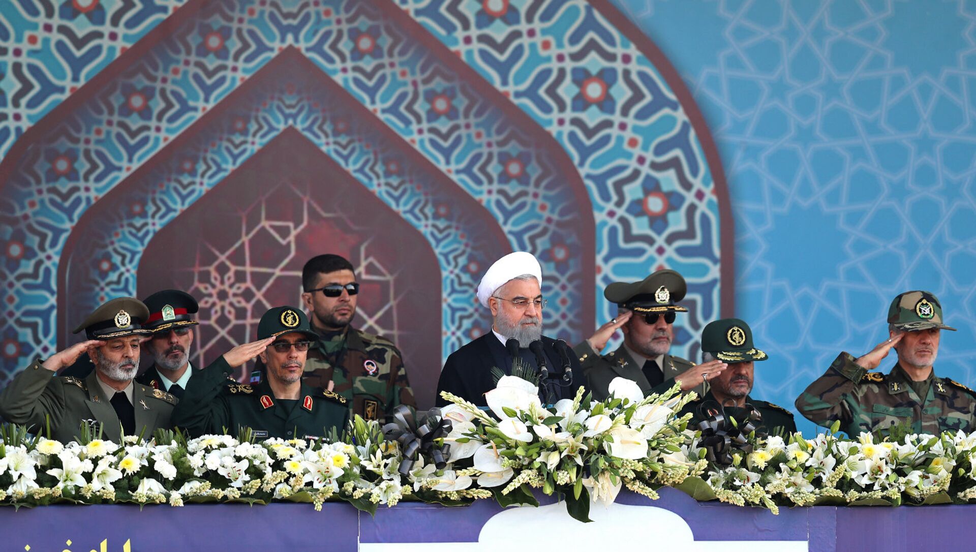 Президент Ирана Хасан Роухани на ежегодном военном параде (22 сентября 2017). Тегеран, Иран - Sputnik Армения, 1920, 08.02.2021
