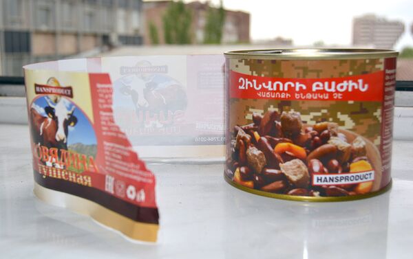 Гос.служба бесопасности пищевых продуктов выявила тушенки с двойной этикеткой - Sputnik Армения