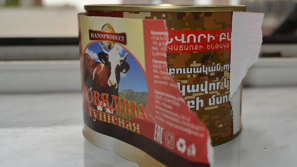 Гос.служба бесопасности пищевых продуктов выявила тушенки с двойной этикеткой - Sputnik Армения
