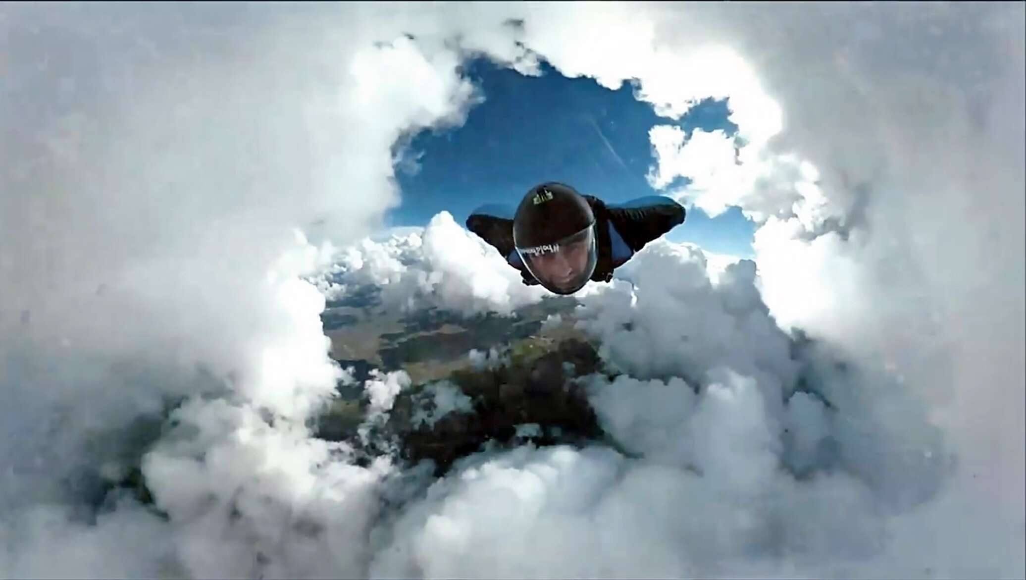 Парашют армения. Полет на животе. Поли видеоклипы. Клип летает. Клип с человеком в полете.