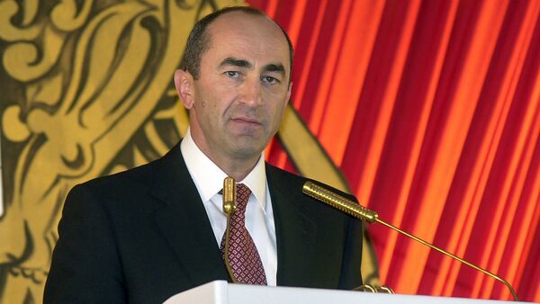 Второй президент Армении Роберт Кочарян (2004 год) - Sputnik Արմենիա