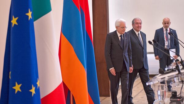 Президенты Армении и Италии Армен Саркисян и Серджо Маттарелла на совместной пресс-конференции (30 июля 2018). Еревaн - Sputnik Армения
