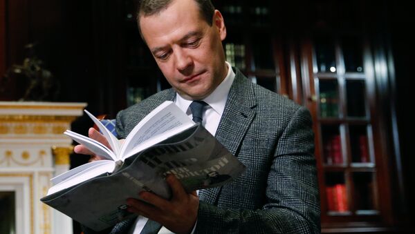 Премьер-министр РФ Д.Медведев принял участие в проекте ВГТРК Война и мир. Читаем роман - Sputnik Արմենիա