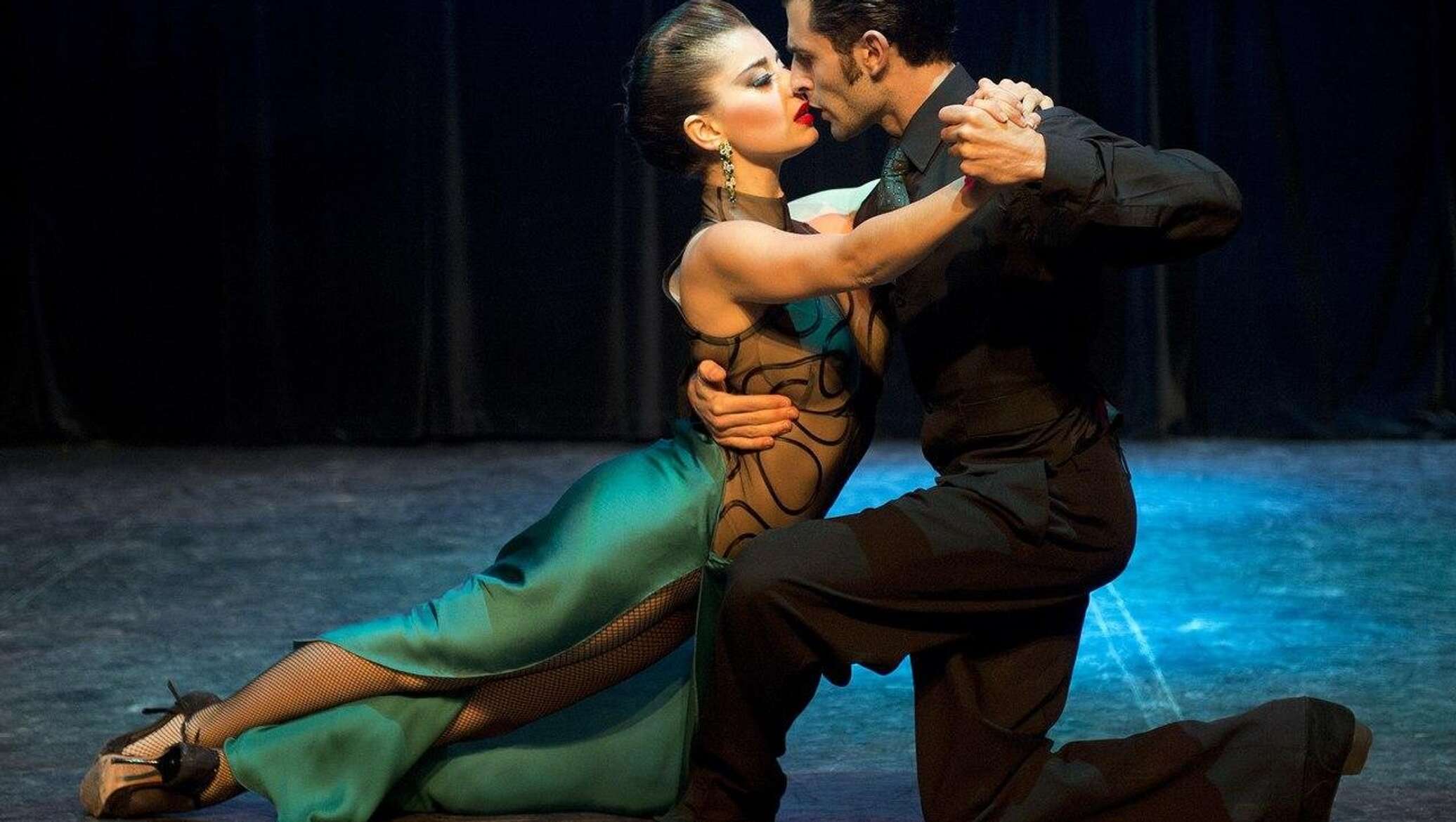 Tango. Аргентинский танцор танго Карлос Гарида. Аргентина танец танго. Танго Аргентинское кальгада. Аргентинское танго в Аргентине.