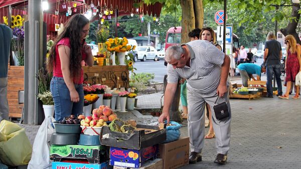 Уличная торговля в центре Еревана - Sputnik Армения