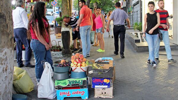 Уличная торговля в центре Еревана - Sputnik Армения