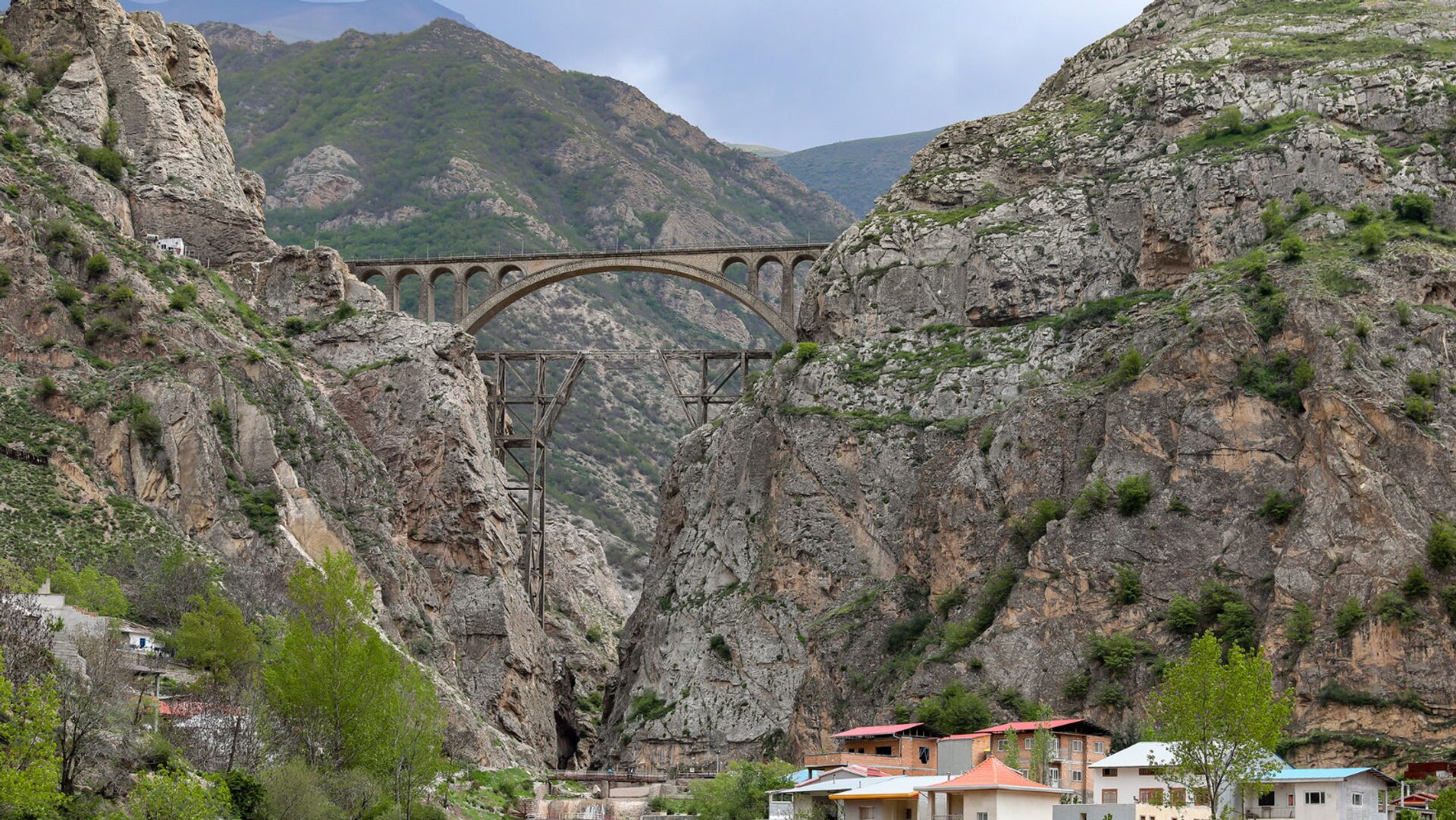 Железнодорожный мост в Иране - Sputnik Армения, 1920, 02.09.2023