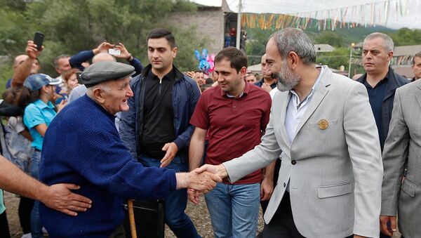 Рабочий визит премьер-министра Армении Никола Пашиняна в Тавушскую область (11 августа 2018) Агарцин - Sputnik Армения