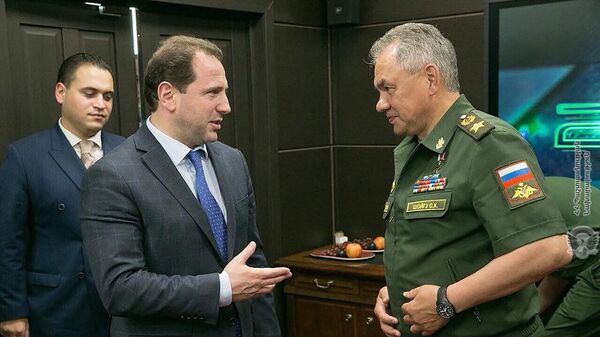 Встреча министров обороны Армении и России Давида Тонояна и Сергея Шойгу (11 августа 2018). Москвa - Sputnik Արմենիա
