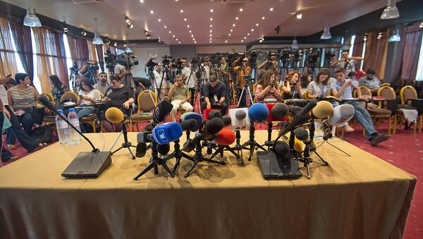 Журналисты перед началом пресс-конференции второго президента Армении Роберта Кочаряна (14 августа 2018). Еревaн - Sputnik Արմենիա