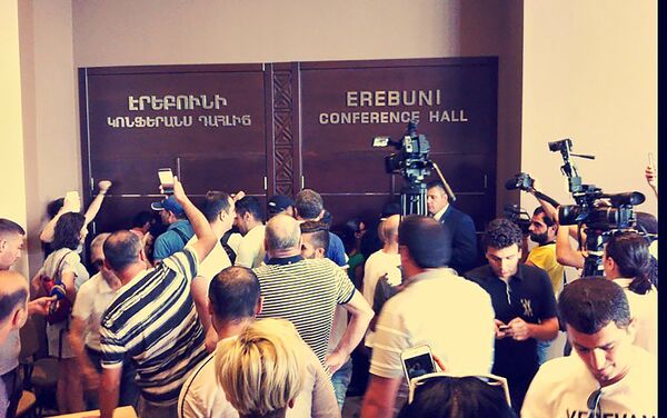 Ситуация около пресс-центра Ситуация около пресс-центра - Sputnik Армения