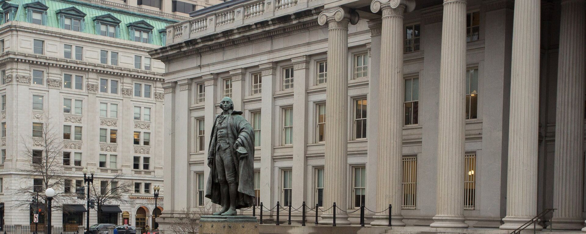 Памятник Альберту Галлатину у министерства финансов в Вашингтоне, США - Sputnik Армения, 1920, 12.10.2022