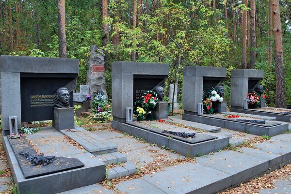Могила криминального авторитета Олега Вагина Могила криминального авторитета Олега Вагина - Sputnik Армения