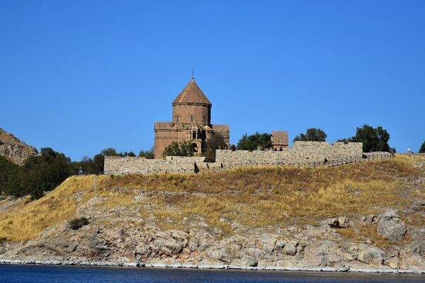 «Հիշի՛ր, որ տոհմից եմ ես». ինչու է անհնար բնաջնջել Վանի հայերին «Հիշի՛ր, որ տոհմից եմ ես». ինչու է անհնար բնաջնջել Վանի հայերին - Sputnik Արմենիա