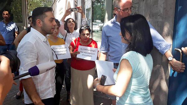 Акция протеста перед зданием посольства Великобритании в Армении (24 августа 2018). Еревaн - Sputnik Արմենիա