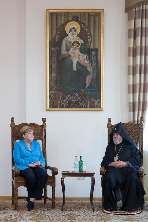 Канцлер Германии Ангела Меркель посетила Цвятой Эчмиадзин (25 августа 2018). Вагаршапат Канцлер Германии Ангела Меркель посетила Цвятой Эчмиадзин (25 августа 2018). Вагаршапат - Sputnik Армения