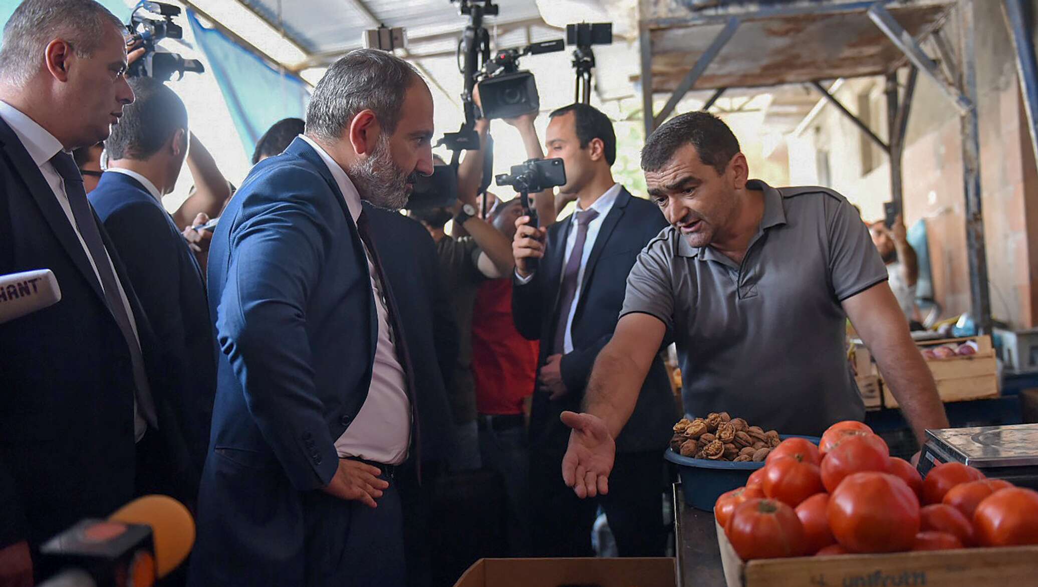 Погода в ташире армения. Ташир Армения рынок. Армянский рынок в Ереване. Рынок Ереван фрукты. Ереван рынок Ташира.