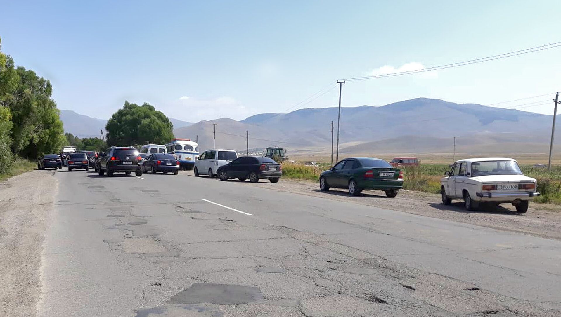 Жители Ахуряна блокировали движение по трассе Армения - Грузия (27 августа 2018). Ширак - Sputnik Армения, 1920, 29.04.2021