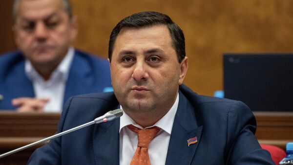 Депутат от фракции РПА Самвел Фарманян на внеочередном заседании НС (28 августа 2018). Еревaн - Sputnik Армения