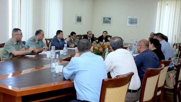 Встреча замминистра обороны Армении с офицерами по вопросу жилищного обеспечения - Sputnik Արմենիա
