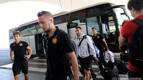 Сборная Армении по футболу вылетает в Македонию - Sputnik Արմենիա