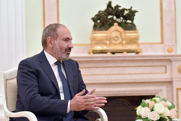 Премьер-министр Армении Никол Пашинян во время встречи с президентом России Владимиром Путиным (8 сентября 2018). Москвa Премьер-министр Армении Никол Пашинян во время встречи с президентом России Владимиром Путиным (8 сентября 2018). Москвa - Sputnik Армения