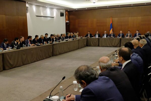 Премьер-министр Армении Никол Пашинян встретился с армянскими предпринимателями (8 сентября 2018). Москвa - Sputnik Армения