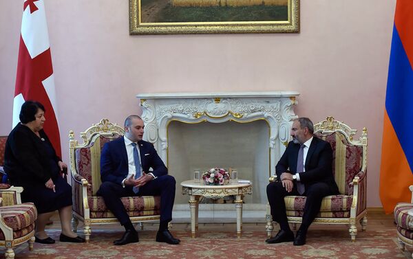 Встреча премьер-министра Армении Никола Пашиняна и премьер-министра Грузии Мамуки Бахтадзе (10 сентября 2018). Еревaн - Sputnik Армения