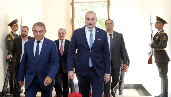 Посещение парламента Армении премьер-министром Грузии Мамуки Бахтадзе (10 сентября 2018) - Sputnik Армения