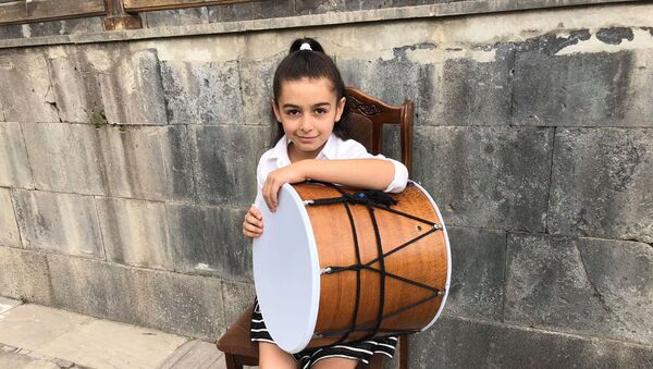 Маленькие музыканты для развития города играют во дворах музеев - Sputnik Արմենիա