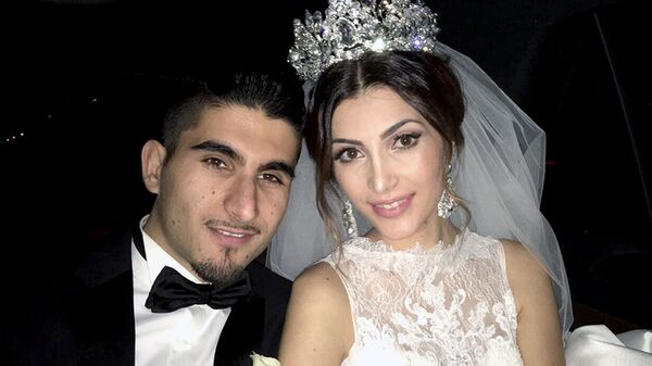 Арас Озбилис с супругой - Sputnik Армения