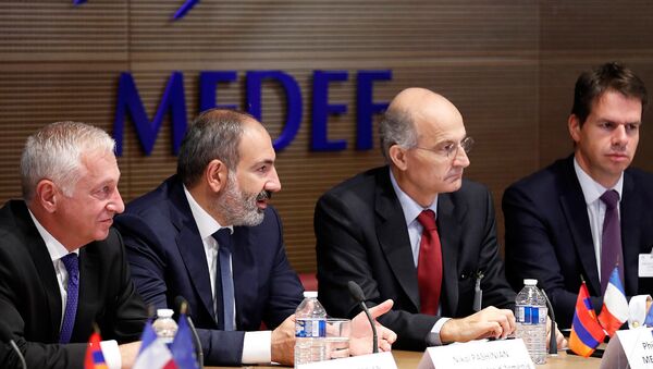 Премьер-министр Армении Никол Пашинян встретился с MEDEF-представителями (14 сентября 2018).Париж - Sputnik Армения