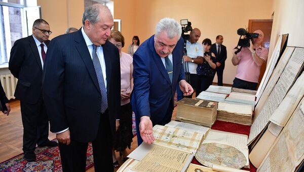 Президент Армении Армен Саркисян посетил Национальный архив (18 сентября 2018). Еревaн - Sputnik Արմենիա