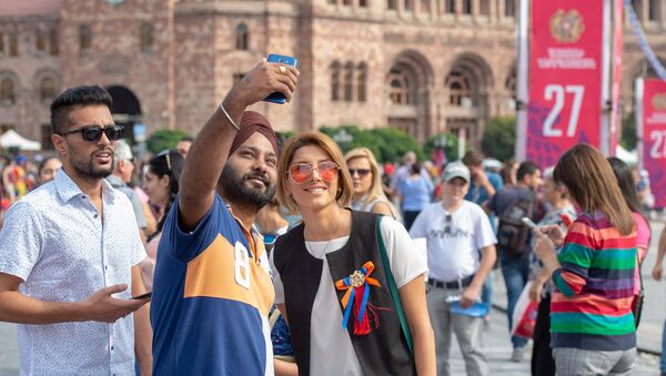 Софи Мхеян на Часе селфи в День независимости Армении (21 сентября 2018) - Sputnik Արմենիա