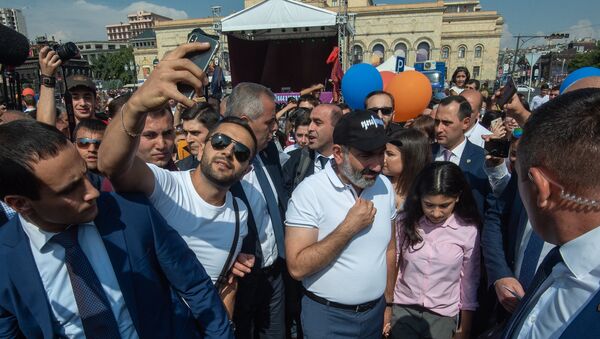 Час селфи в день независимости Армении (21 сентября 2018). Еревaн - Sputnik Արմենիա