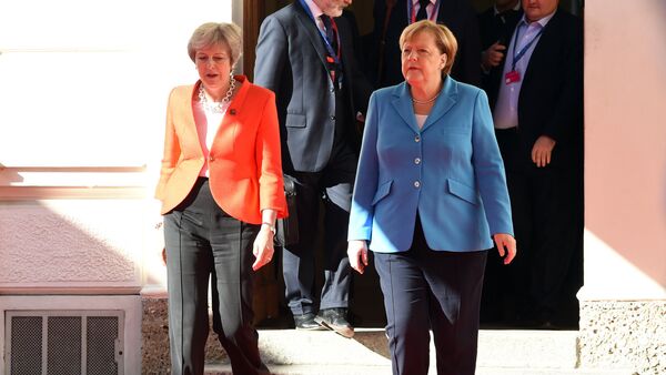 Премьер-министр Великобритании Тереза Мэй и канцлер Германии Ангела Меркель перед пленарным заседанием неофициального саммита глав государств и правительств ЕС (20 сентября 2018). Зальцбурге, Австрия - Sputnik Армения