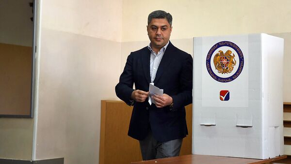 Глава СНБ Артур Ванецян на выборах совета старейшин Еревана (23 сентября 2018). Еревaн - Sputnik Армения
