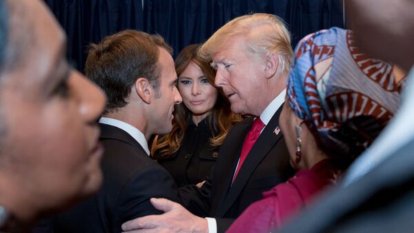 Президент Франции Эммануэль Макрон приветствует президента и первую леди СШA Дональда Трампа и Меланию Трамп в первый день общих прений на 73-й сессии Генеральной Ассамблеи ООН (25 сентября 2018). Нью-Йорк - Sputnik Արմենիա