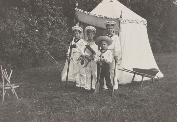 Цесаревич Алексей летом в Гатчине, 1915 г Цесаревич Алексей летом в Гатчине, 1915 г - Sputnik Армения