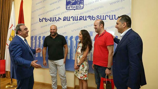 Делегация из Андорры во главе с почетным консулом Армении в Андорре Ара Багдасаряном в мэрии Еревана - Sputnik Армения