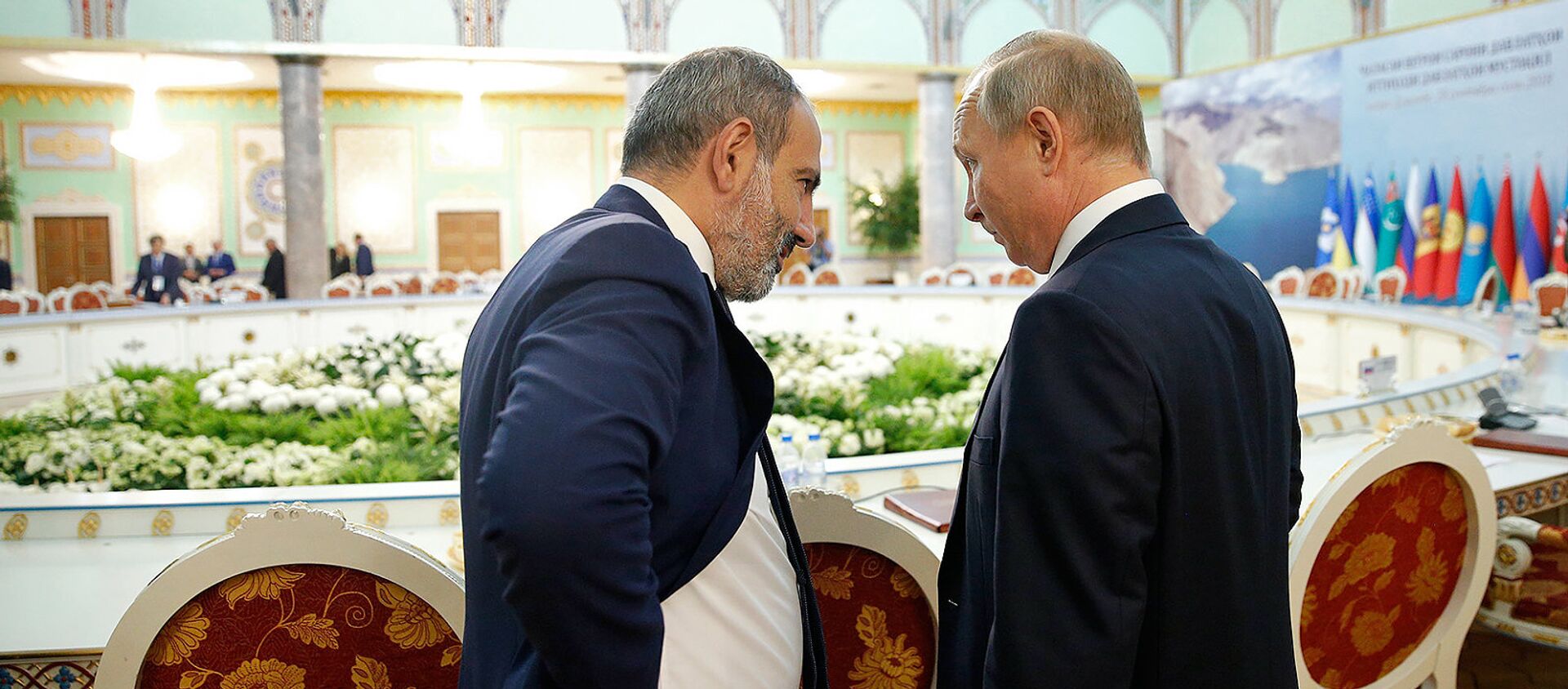 Премьер-министр Армении Никол Пашинян и президент России Владимир Путин после заседания Совета глав государств-участников СНГ (28 сентября 2018). Душанбе - Sputnik Արմենիա, 1920, 14.05.2021