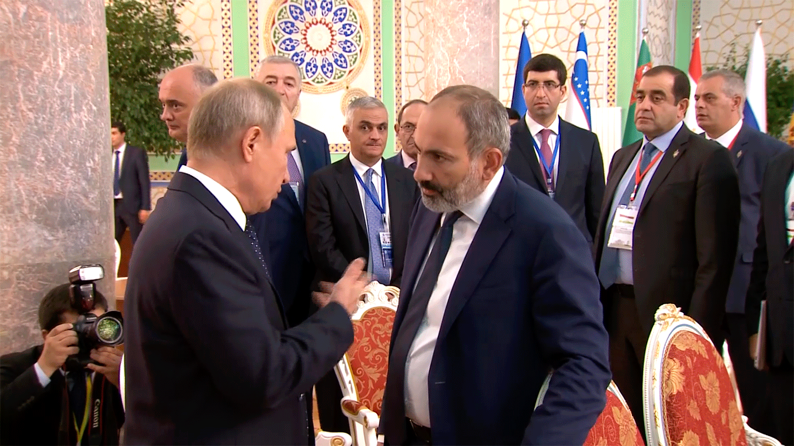 Никол Пашинян и Владимир Путин в Будапеште - Sputnik Армения