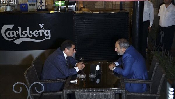 Премьер-министр Армении Никол Пашинян встретился с главой парламентской фракции РПА Ваграмом Багдасаряном - Sputnik Армения